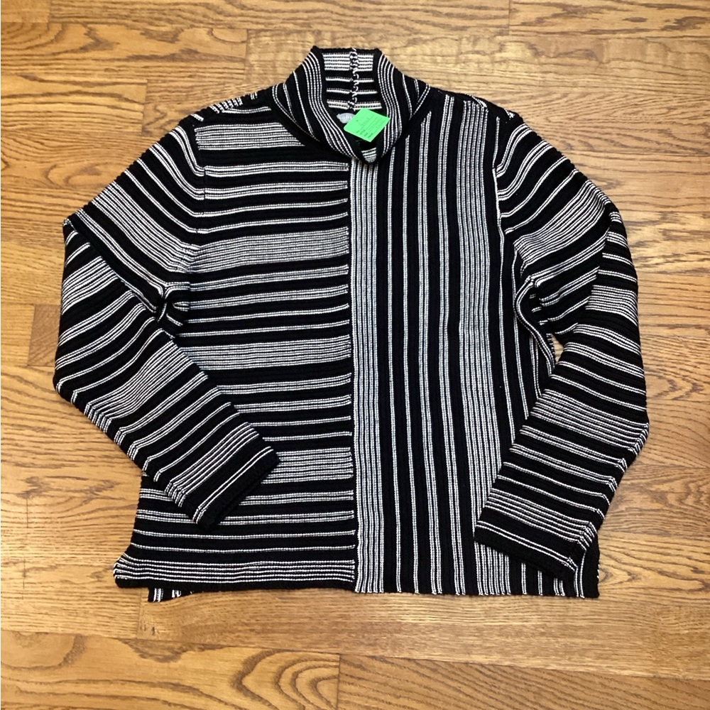 Habitat chunky sweater Size Medium.  Black/white geometric print.